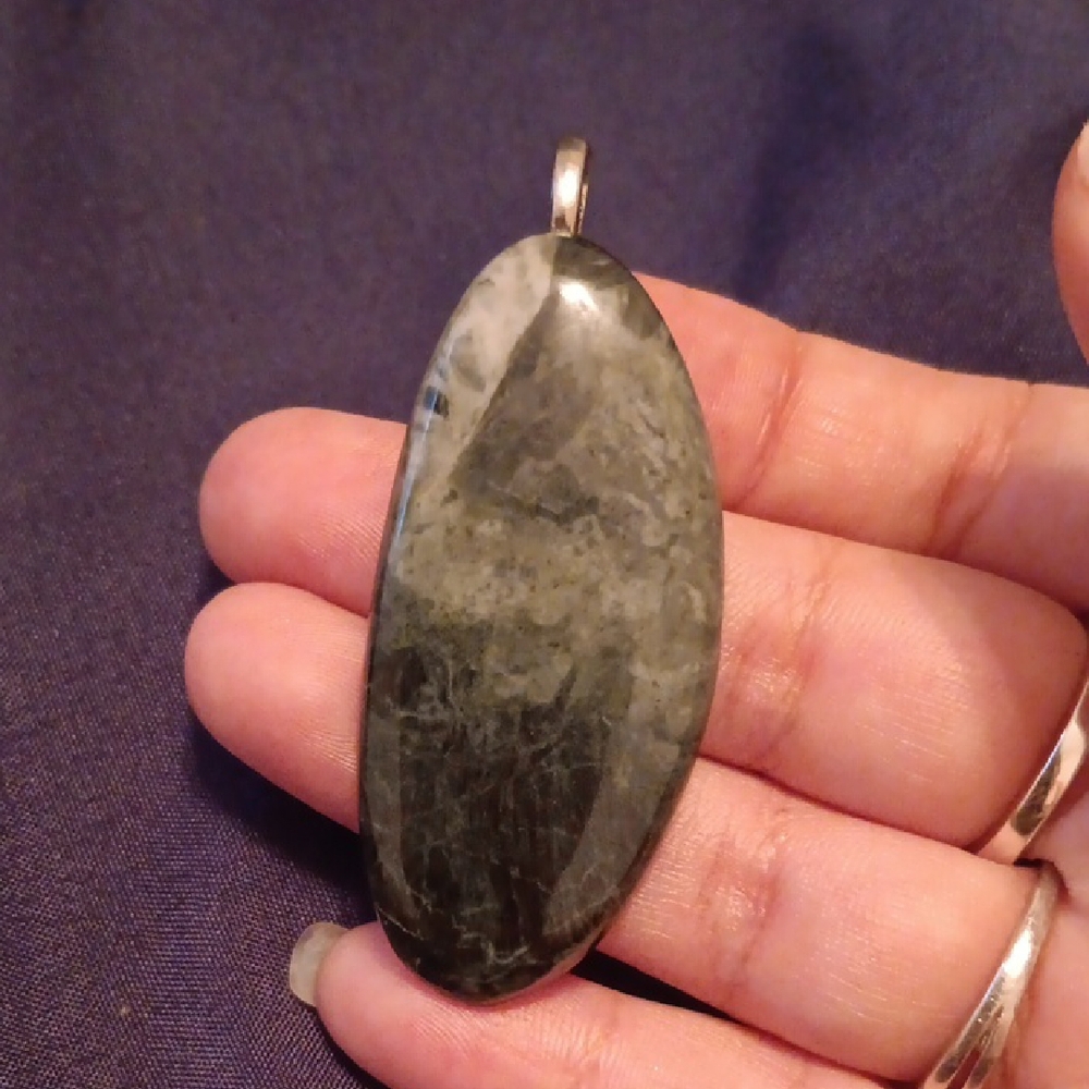 Elegant Green Serpentine Stone Pendant Necklace